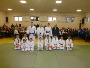 jujutsu-vorfuehrteam-mit-trainerinnen